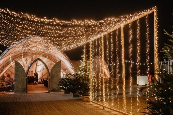 ocabana carpa con guirnaldas